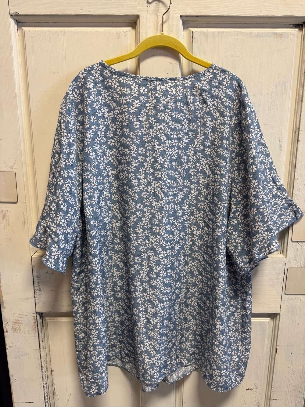 Women's BloomChic Blue Floral Top - Picture 2 of 6
